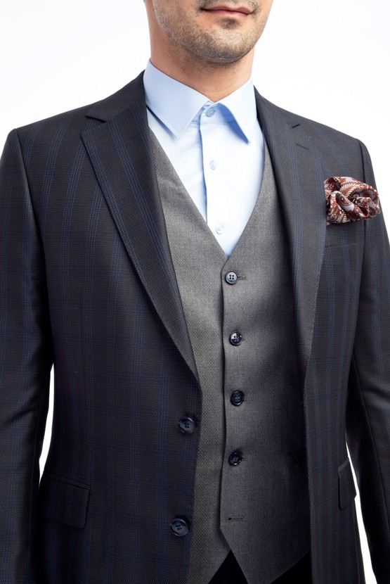 Erkek Giyim - Yelekli Kombinli Kareli Takım Elbise