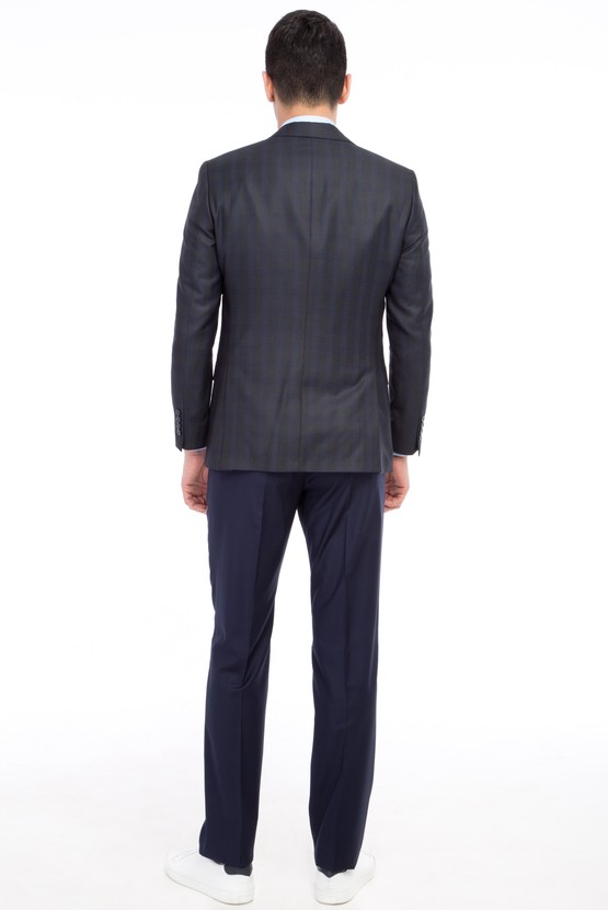 Erkek Giyim - Yelekli Kombinli Kareli Takım Elbise