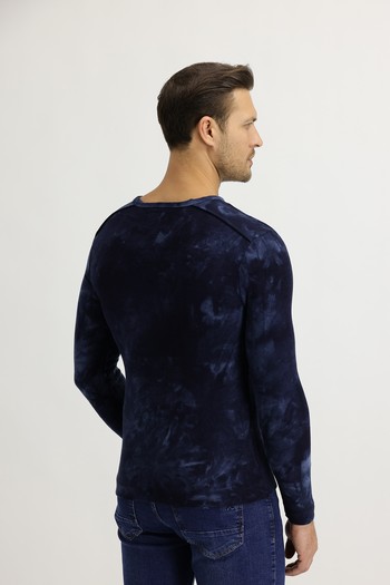 Erkek Giyim - V Yaka Batik Desenli Sweatshirt