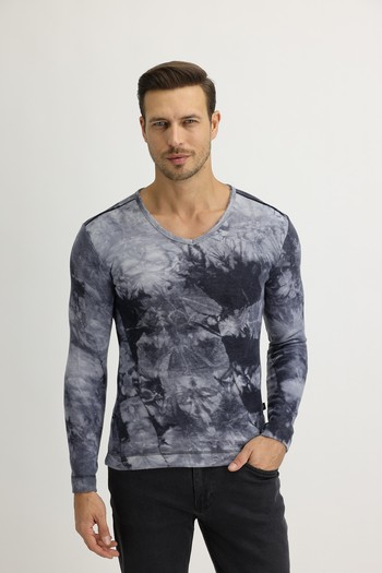 Erkek Giyim - V Yaka Batik Desenli Sweatshirt