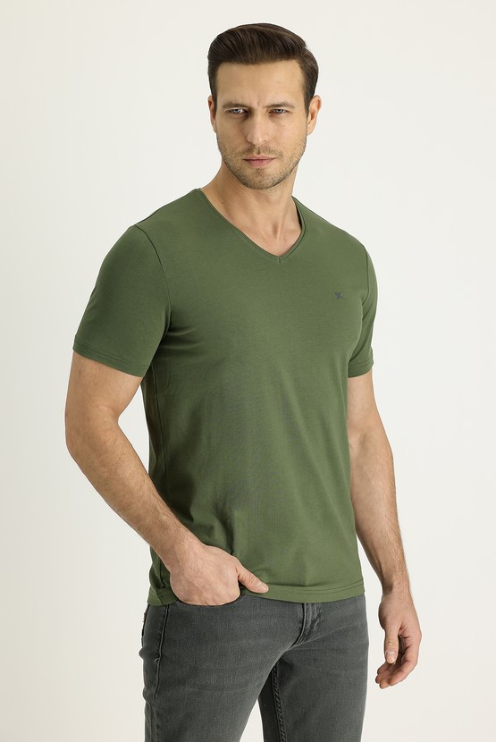 Erkek Giyim - V Yaka Slim Fit Nakışlı Tişört